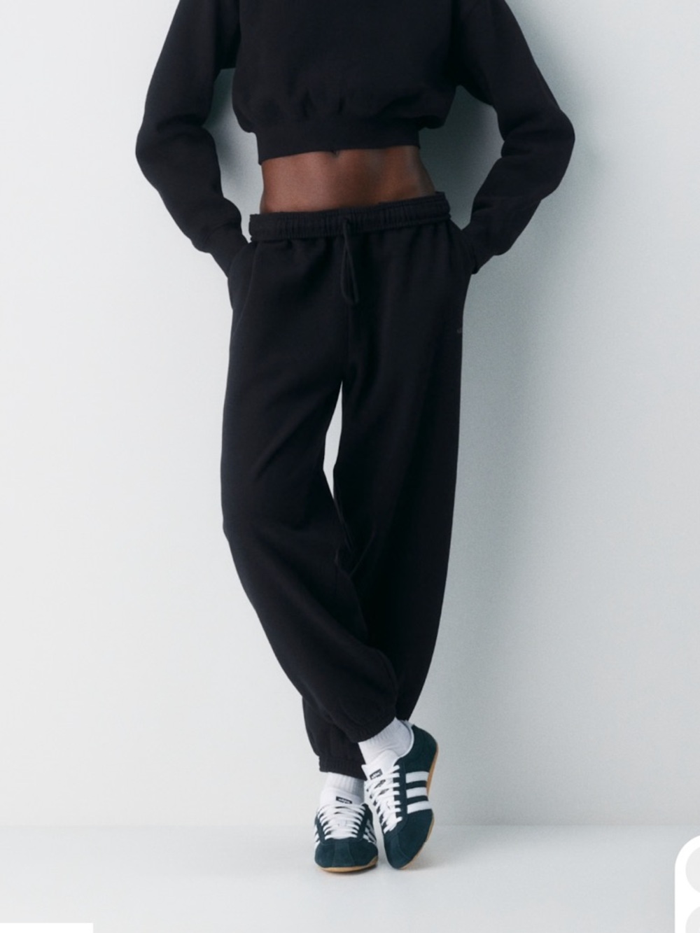 Aritzia megafit sweetfleece black joggers